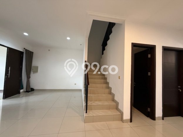 Hunian Elit LB 300m2 Siap Huni Desain Elegan di Green Lake City, Jakarta Barat Hunian Elit LB 300m2 Siap Huni Desain Elegan di Green Lake City, Jakarta Barat