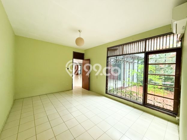 Disewakan! Rumah 5 Kamar Tidur &
3 Kamar Mandi di SCBD, Jakarta Selatan Disewakan! Rumah 5 Kamar Tidur &
3 Kamar Mandi di SCBD, Jakarta Selatan