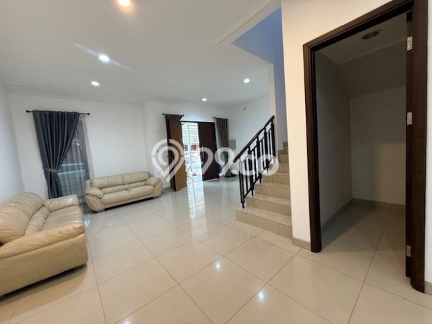 Hunian Elit LB 300m2 Siap Huni Desain Elegan di Green Lake City, Jakarta Barat Hunian Elit LB 300m2 Siap Huni Desain Elegan di Green Lake City, Jakarta Barat
