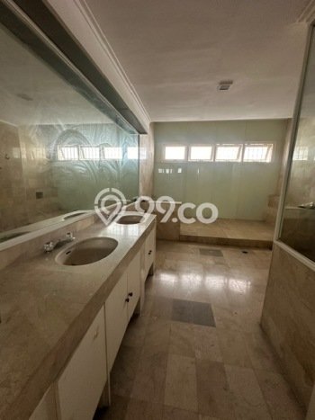 Ready to Use! Luxury House LT 1225m2 Desain Modern di Pondok Indah Ready to Use! Luxury House LT 1225m2 Desain Modern di Pondok Indah