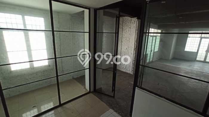 Ruko Dijual di Prime Area Jakarta Selatan Luas 300m2 Ruko Dijual di Prime Area Jakarta Selatan Luas 300m2