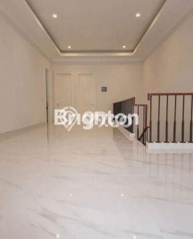 Rumah Nyaman area , Surabaya, Luas 186m2m² LB 350m2m² Rumah Nyaman area , Surabaya, Luas 186m2m² LB 350m2m²