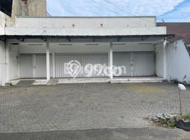 LOKASI STRATEGIS! Rumah kawasan Jemursari, Akses ke Tol, 0 KT, LT 485m2m² Bangunan 240m2m² LOKASI STRATEGIS! Rumah kawasan Jemursari, Akses ke Tol, 0 KT, LT 485m2m² Bangunan 240m2m²
