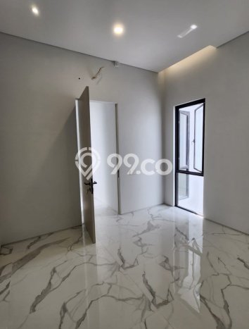 Rumah Strategis Modern Lb 160m2 di Rungkut, Surabaya Rumah Strategis Modern Lb 160m2 di Rungkut, Surabaya