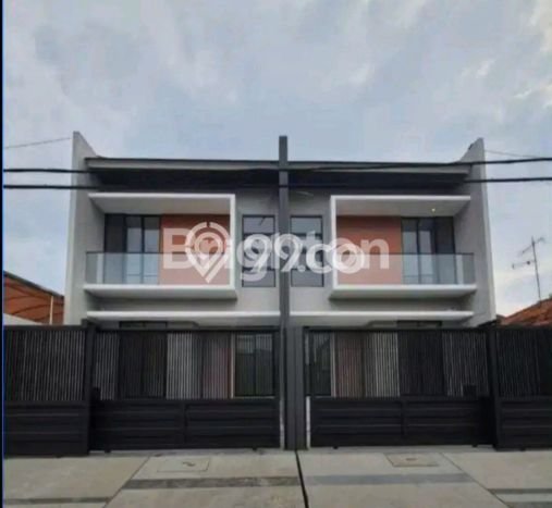 Siap Huni Rumah Minimalis & Modern LB 180m2 di Kutisari Siap Huni Rumah Minimalis & Modern LB 180m2 di Kutisari
