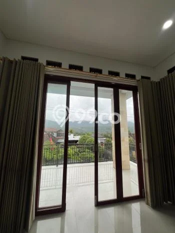 Jarang Ada! Rumah Sewa 6 Kamar Bagus Siap Huni Singaraja Jarang Ada! Rumah Sewa 6 Kamar Bagus Siap Huni Singaraja