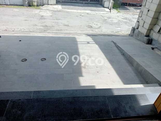 Unit Ruko disewakan di Denpasar Barat Denpasar dengan LT 300m2 / LB 400m2 Unit Ruko disewakan di Denpasar Barat Denpasar dengan LT 300m2 / LB 400m2