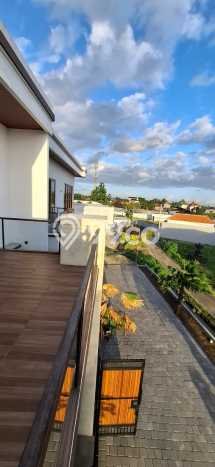 Rumah Mewah LB 225m2 Siap Pakai Desain Elegan di Canggu, Badung Rumah Mewah LB 225m2 Siap Pakai Desain Elegan di Canggu, Badung