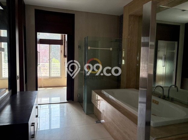 SPECIAL LISTING! Rumah di Kelapa Gading, 4 KM, Dekat Pusat Kota, LT 120m² Bangunan 360m² SPECIAL LISTING! Rumah di Kelapa Gading, 4 KM, Dekat Pusat Kota, LT 120m² Bangunan 360m²