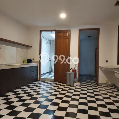 Rumah Strategis di Kemang, 3 KM, Lingkungan Tenang, LT 650m2m² LB 500m2m² Rumah Strategis di Kemang, 3 KM, Lingkungan Tenang, LT 650m2m² LB 500m2m²