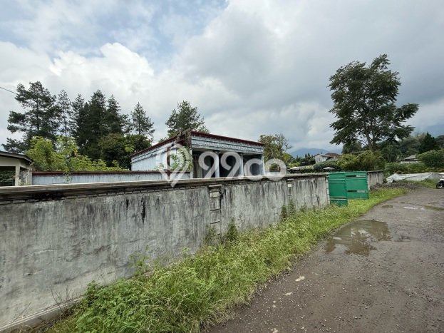 Vila Kawasan Cisarua, Area 975m2m², Lokasi Strategis Vila Kawasan Cisarua, Area 975m2m², Lokasi Strategis