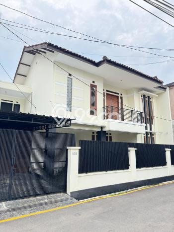 Ready to Use! Luxury House LT 180m2 Desain Modern di Bandung Kota Ready to Use! Luxury House LT 180m2 Desain Modern di Bandung Kota