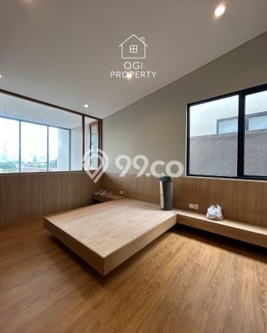 Rumah Mewah LB 225m2 Siap Pakai Desain Elegan di Kemang, Jakarta Selatan Rumah Mewah LB 225m2 Siap Pakai Desain Elegan di Kemang, Jakarta Selatan