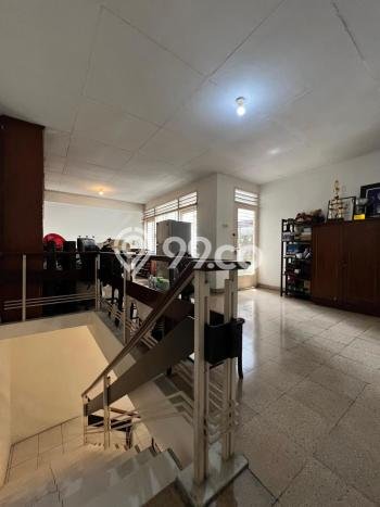 Rumah Luxury Modern Tanpa Renovasi di Bendungan Hilir Jakarta Pusat Rumah Luxury Modern Tanpa Renovasi di Bendungan Hilir Jakarta Pusat