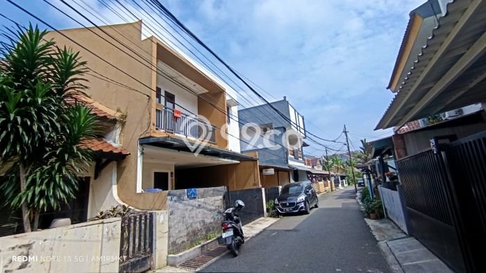For Sale Rumah 4 Kamar Lokasi Ideal Bagus dan Strategis di Kebayoran Lama For Sale Rumah 4 Kamar Lokasi Ideal Bagus dan Strategis di Kebayoran Lama
