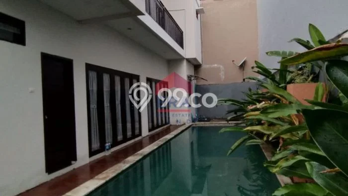 Vila di Batu Layar, Dimensi 223m2m², Akses ke transportasi umum Vila di Batu Layar, Dimensi 223m2m², Akses ke transportasi umum