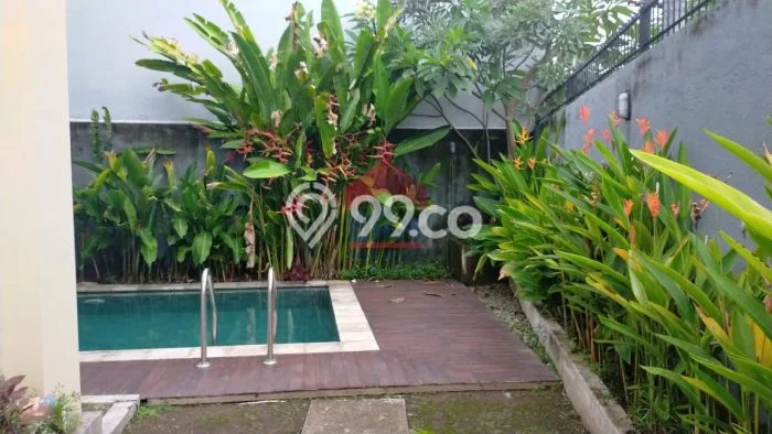 Vila di Batu Layar, Dimensi 223m2m², Akses ke transportasi umum Vila di Batu Layar, Dimensi 223m2m², Akses ke transportasi umum
