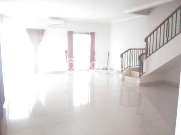 Ready to Use! Luxury House LT 200m2 Desain Modern di Cibubur Ready to Use! Luxury House LT 200m2 Desain Modern di Cibubur
