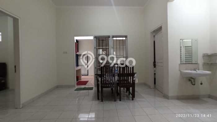Disewakan! Rumah 3 Kamar Tidur &
2 Kamar Mandi di Kota Wisata, Jakarta Timur Disewakan! Rumah 3 Kamar Tidur &
2 Kamar Mandi di Kota Wisata, Jakarta Timur