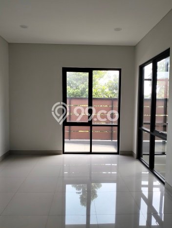 Rumah Terawat area Taman Holis Indah, Bandung, Luas Tanah 135m2m², LB 160m2m² Rumah Terawat area Taman Holis Indah, Bandung, Luas Tanah 135m2m², LB 160m2m²