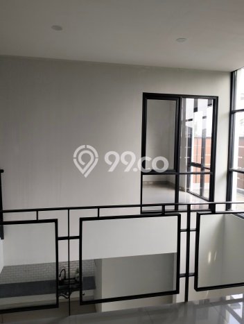 Rumah Terawat area Taman Holis Indah, Bandung, Luas Tanah 135m2m², LB 160m2m² Rumah Terawat area Taman Holis Indah, Bandung, Luas Tanah 135m2m², LB 160m2m²