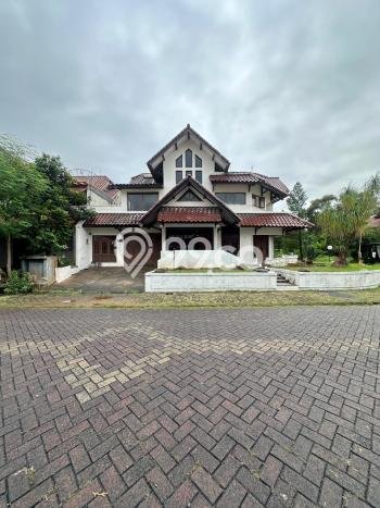 Rumah Elit Akses Strategis di Jakarta Selatan Unfurnished Rumah Elit Akses Strategis di Jakarta Selatan Unfurnished