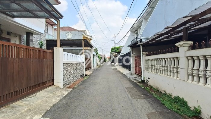 For Sale! Luxury House LT 273m2 Desain Modern di Pondok Bambu For Sale! Luxury House LT 273m2 Desain Modern di Pondok Bambu