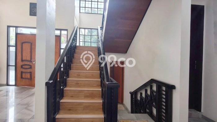 Dijual Rumah Luas Elegan Dengan View Eksklusif di Bambu Apus, Jakarta Timur Dijual Rumah Luas Elegan Dengan View Eksklusif di Bambu Apus, Jakarta Timur
