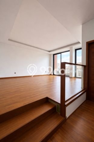 Ready to Use! Luxury House LT 280m2 Desain Elegan di BSD City Ready to Use! Luxury House LT 280m2 Desain Elegan di BSD City
