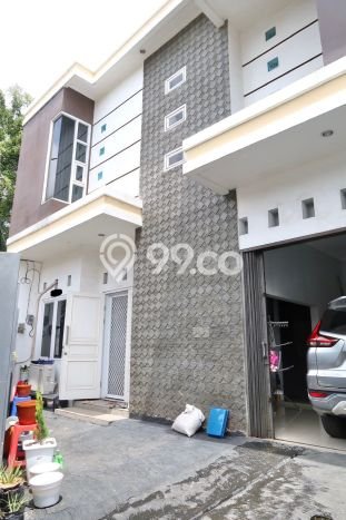 Rumah Strategis Minimalis Lb 104m2 di Kebon Jeruk, Jakarta Barat Rumah Strategis Minimalis Lb 104m2 di Kebon Jeruk, Jakarta Barat