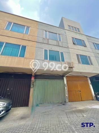 Ruko Area Niaga di Surabaya Kota, Luas 180m2m², Siap Usaha Ruko Area Niaga di Surabaya Kota, Luas 180m2m², Siap Usaha