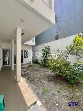HUNIAN PREMIUM! Rumah di , 5 KT, Area Berkembang, LT 180m2m² LB 300m2m² HUNIAN PREMIUM! Rumah di , 5 KT, Area Berkembang, LT 180m2m² LB 300m2m²