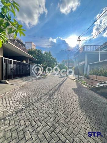 Jual Segera Rumah LB 200m² di Lokasi Strategis, Surabaya Jual Segera Rumah LB 200m² di Lokasi Strategis, Surabaya