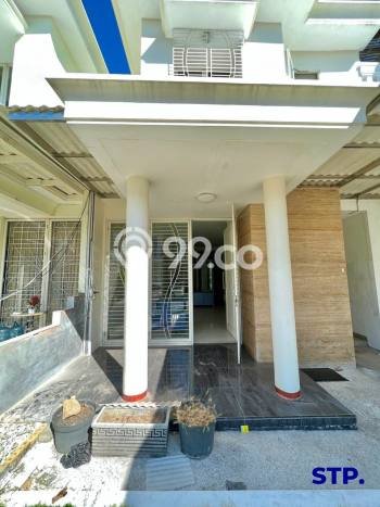 Disewakan! Rumah 3 Kamar Tidur &
4 Kamar Mandi di Pakuwon City, Surabaya Disewakan! Rumah 3 Kamar Tidur &
4 Kamar Mandi di Pakuwon City, Surabaya