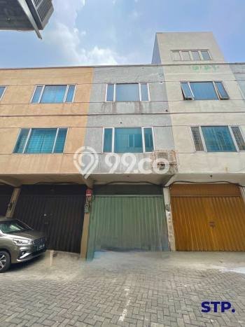 Ruko Area Niaga di Surabaya Kota, Luas 180m2m², Siap Usaha Ruko Area Niaga di Surabaya Kota, Luas 180m2m², Siap Usaha