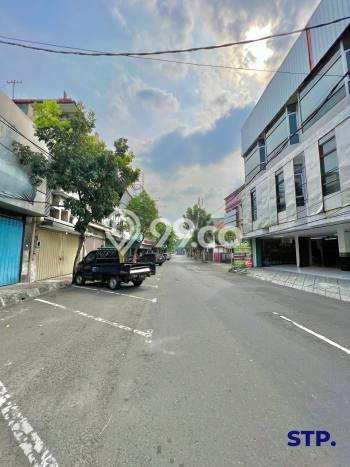 Ruko Siap Pakai di , Luas 140m2m², Lokasi Komersial, Akses Mudah Ruko Siap Pakai di , Luas 140m2m², Lokasi Komersial, Akses Mudah