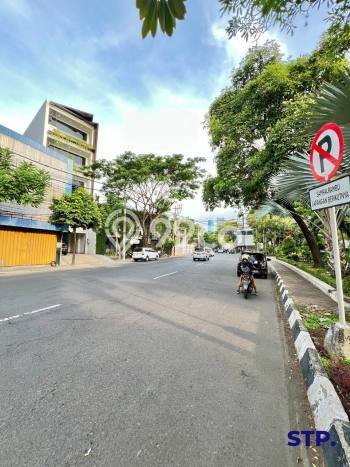 Ruko Lokasi Premium di Surabaya Kota, Luas 270m2m², Ready Operasi Ruko Lokasi Premium di Surabaya Kota, Luas 270m2m², Ready Operasi