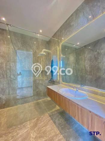 Rumah Luxury Modern Tanpa Renovasi di Citraland Surabaya Rumah Luxury Modern Tanpa Renovasi di Citraland Surabaya