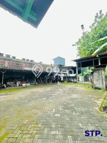 Kost Dijual di Surabaya Kota dengan 17 KT dan Luas 744m2 Kost Dijual di Surabaya Kota dengan 17 KT dan Luas 744m2