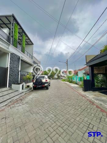 Jual Segera Rumah LB 200m² di Lokasi Strategis, Surabaya Jual Segera Rumah LB 200m² di Lokasi Strategis, Surabaya
