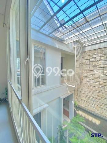 Rumah Elit LB 330m2 Siap Huni Desain Elegan di Citraland, Surabaya Rumah Elit LB 330m2 Siap Huni Desain Elegan di Citraland, Surabaya