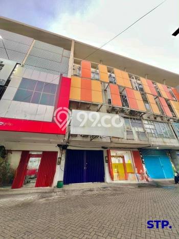 For Rent Ruko Strategis di Manyar, Luas 250m², Jalan Utama For Rent Ruko Strategis di Manyar, Luas 250m², Jalan Utama