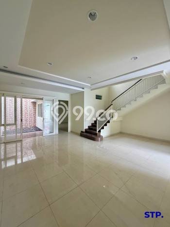 Ready to Use! Luxury House LT 151m2 Desain Elegan di Surabaya Kota Ready to Use! Luxury House LT 151m2 Desain Elegan di Surabaya Kota