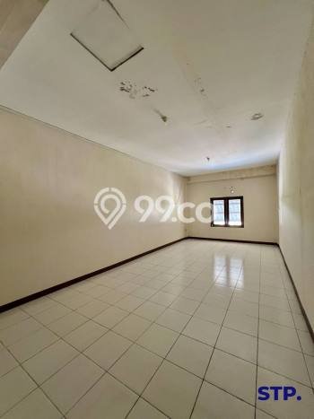 LOKASI SUPER STRATEGIS! Ruko di Graha, Luas 180m², Ramai Pengunjung LOKASI SUPER STRATEGIS! Ruko di Graha, Luas 180m², Ramai Pengunjung
