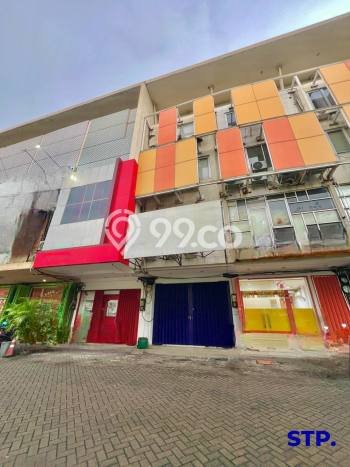 For Rent Ruko Strategis di Manyar, Luas 250m², Jalan Utama For Rent Ruko Strategis di Manyar, Luas 250m², Jalan Utama