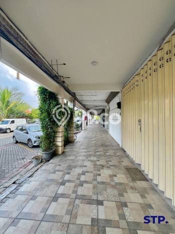 LOKASI SUPER STRATEGIS! Ruko di Graha, Luas 180m², Ramai Pengunjung LOKASI SUPER STRATEGIS! Ruko di Graha, Luas 180m², Ramai Pengunjung