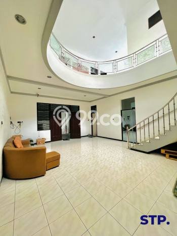 Kost Dijual di Surabaya Kota dengan 17 KT dan Luas 744m2 Kost Dijual di Surabaya Kota dengan 17 KT dan Luas 744m2