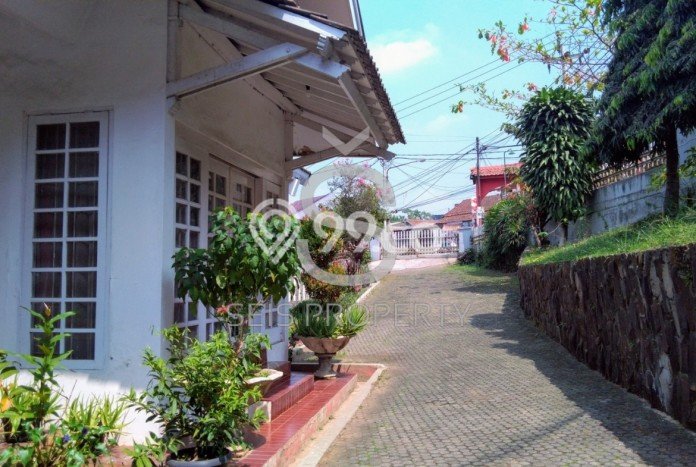 Hunian Mewah LB 350m2 Siap Pakai Desain Elegan di Cibeunying, Bandung Hunian Mewah LB 350m2 Siap Pakai Desain Elegan di Cibeunying, Bandung