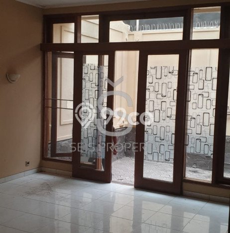 Lokasi terbaik! Rumah siap huni disewakan di Babakan Ciparay LB 200m2 Lokasi terbaik! Rumah siap huni disewakan di Babakan Ciparay LB 200m2