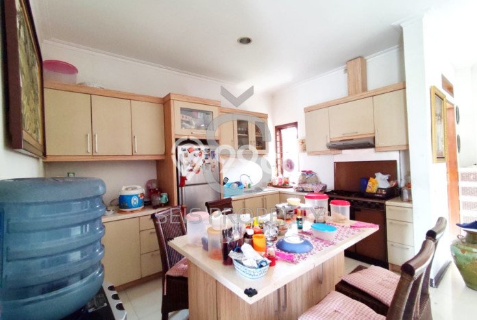Rumah Harga Nego 7 Kamar Tidur di Kawasan Residential Supratman, Bandung Rumah Harga Nego 7 Kamar Tidur di Kawasan Residential Supratman, Bandung